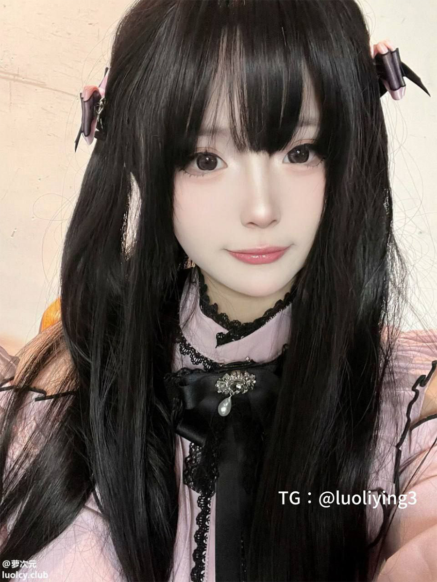 薇薇安 黑丝女仆装自慰 ，水晶棒插骚逼