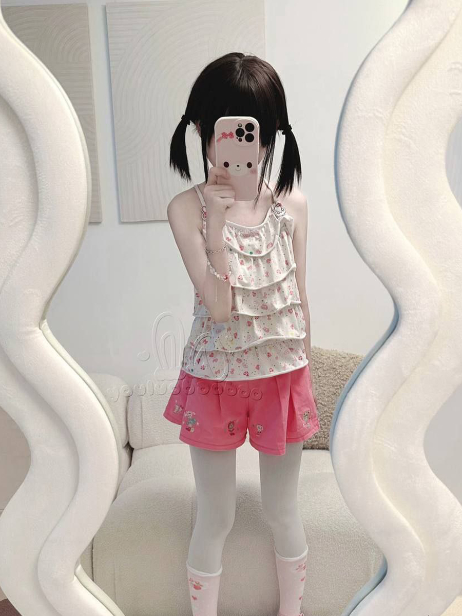 极品萝莉足交天花板，用力踩小狗的鸡鸡 脚趾挤压龟头 听小狗娇喘 最后忍不住射出弄脏